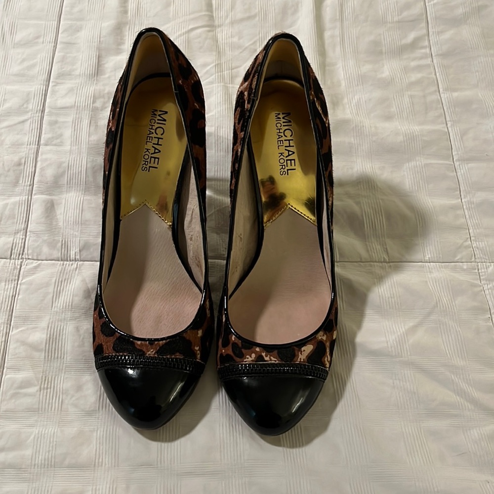 Michael Kors animal print pumps. Size 8M.